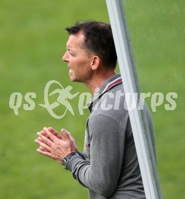 Fussball Kaerntner Liga. Koettmannsdorf gegen Bleiburg. Trainer Rudolf Perz (Koettmannsdorf). Koettmannsdorf, am 15.5.2016.
Foto: Kuess
---
pressefotos, pressefotografie, kuess, qs, qspictures, sport, bild, bilder, bilddatenbank