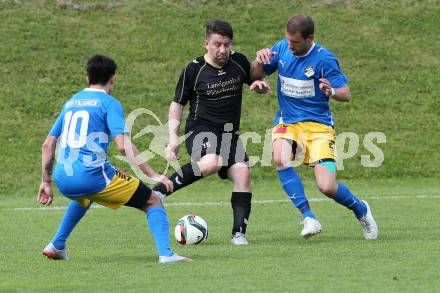 Fussball Kaerntner Liga. Koettmannsdorf gegen Bleiburg. Christian Sablatnig, (Koettmannsdorf), Patrick Paul Oswaldi, Eldar Lisic  (Bleiburg). Koettmannsdorf, am 15.5.2016.
Foto: Kuess
---
pressefotos, pressefotografie, kuess, qs, qspictures, sport, bild, bilder, bilddatenbank