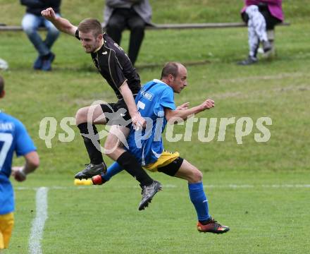 Fussball Kaerntner Liga. Koettmannsdorf gegen Bleiburg. Fabian Janschitz, (Koettmannsdorf), Daniel Canzi  (Bleiburg). Koettmannsdorf, am 15.5.2016.
Foto: Kuess
---
pressefotos, pressefotografie, kuess, qs, qspictures, sport, bild, bilder, bilddatenbank