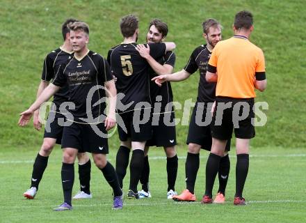 Fussball Kaerntner Liga. Koettmannsdorf gegen Bleiburg. Torjubel Koettmannsdorf. Koettmannsdorf, am 15.5.2016.
Foto: Kuess
---
pressefotos, pressefotografie, kuess, qs, qspictures, sport, bild, bilder, bilddatenbank