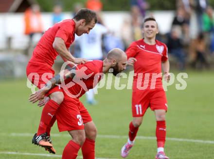 Fussball Kaerntner Liga. ATUS Ferlach gegen Treibach. Torjubel Martin Trattnig, Stephan Mathias Stueckler (Ferlach). Ferlach, am 20.5.2016.
Foto: Kuess
---
pressefotos, pressefotografie, kuess, qs, qspictures, sport, bild, bilder, bilddatenbank