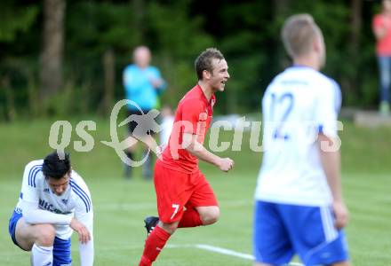 Fussball Kaerntner Liga. ATUS Ferlach gegen Treibach. Torjubel Martin Trattnig (Ferlach). Ferlach, am 20.5.2016.
Foto: Kuess
---
pressefotos, pressefotografie, kuess, qs, qspictures, sport, bild, bilder, bilddatenbank