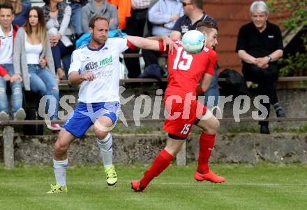 Fussball Kaerntner Liga. ATUS Ferlach gegen Treibach. Martin Posratschnig,   (Ferlach), Arno Paul Kozelsky (Treibach). Ferlach, am 20.5.2016.
Foto: Kuess
---
pressefotos, pressefotografie, kuess, qs, qspictures, sport, bild, bilder, bilddatenbank