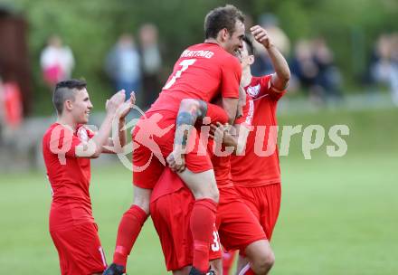 Fussball Kaerntner Liga. ATUS Ferlach gegen Treibach. Torjubel Martin Trattnig, Stephan Mathias Stueckler (Ferlach). Ferlach, am 20.5.2016.
Foto: Kuess
---
pressefotos, pressefotografie, kuess, qs, qspictures, sport, bild, bilder, bilddatenbank