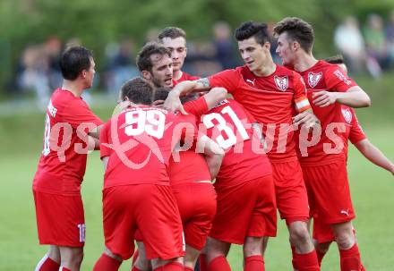 Fussball Kaerntner Liga. ATUS Ferlach gegen Treibach. Torjubel (Ferlach). Ferlach, am 20.5.2016.
Foto: Kuess
---
pressefotos, pressefotografie, kuess, qs, qspictures, sport, bild, bilder, bilddatenbank