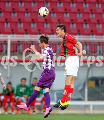 Fussball Sky Go Erste Liga. SK Austria Klagenfurt gegen FC Wacker Innsbruck. Fabian Miesenboeck,  (Klagenfurt), Christian Deutschmann (FC Wacker Innsbruck). Klagenfurt, am 20.5.2016.
Foto: Kuess
---
pressefotos, pressefotografie, kuess, qs, qspictures, sport, bild, bilder, bilddatenbank