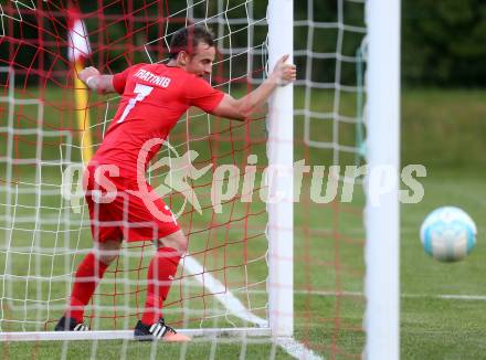 Fussball Kaerntner Liga. ATUS Ferlach gegen Treibach. Martin Trattnig (Ferlach). Ferlach, am 20.5.2016.
Foto: Kuess
---
pressefotos, pressefotografie, kuess, qs, qspictures, sport, bild, bilder, bilddatenbank