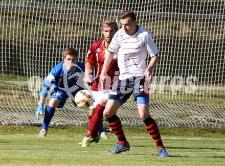 Fussball Unterliga Ost. Ludmannsdorf gegen Poggersdorf. Juergen Zedlacher, Dejan Smeh,  (Ludmannsdorf), Goran Vuk (Poggersdorf). Ludmannsdorf, am 22.5.2016.
Foto: Kuess
---
pressefotos, pressefotografie, kuess, qs, qspictures, sport, bild, bilder, bilddatenbank