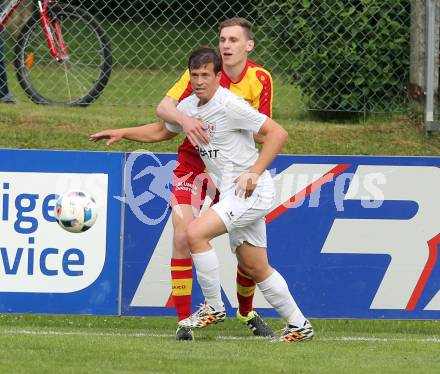 Fussball Kaerntner Liga. ATSV Wolfsberg gegen ATUS Ferlach. Christoph Raphael Joham, (Wolfsberg), Thomas Waldhauser (Ferlach). Wolfsberg, am 25.5.2016.
Foto: Kuess
---
pressefotos, pressefotografie, kuess, qs, qspictures, sport, bild, bilder, bilddatenbank