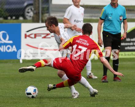 Fussball Kaerntner Liga. ATSV Wolfsberg gegen ATUS Ferlach. Marcel Hober, (Wolfsberg), Martin Trattnig (Ferlach). Wolfsberg, am 25.5.2016.
Foto: Kuess
---
pressefotos, pressefotografie, kuess, qs, qspictures, sport, bild, bilder, bilddatenbank