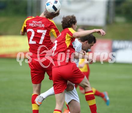 Fussball Kaerntner Liga. ATSV Wolfsberg gegen ATUS Ferlach. Hannes Wibmer, Fabian Hafner,  (Wolfsberg), Saverio Amoroso (Ferlach). Wolfsberg, am 25.5.2016.
Foto: Kuess
---
pressefotos, pressefotografie, kuess, qs, qspictures, sport, bild, bilder, bilddatenbank