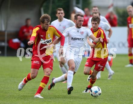 Fussball Kaerntner Liga. ATSV Wolfsberg gegen ATUS Ferlach. Miha Robic, Thomas Heine,  (Wolfsberg), Petar Maric (Ferlach). Wolfsberg, am 25.5.2016.
Foto: Kuess
---
pressefotos, pressefotografie, kuess, qs, qspictures, sport, bild, bilder, bilddatenbank