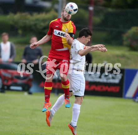 Fussball Kaerntner Liga. ATSV Wolfsberg gegen ATUS Ferlach. Stefan Stueckler, (Wolfsberg), Lukas Jaklitsch (Ferlach). Wolfsberg, am 25.5.2016.
Foto: Kuess
---
pressefotos, pressefotografie, kuess, qs, qspictures, sport, bild, bilder, bilddatenbank