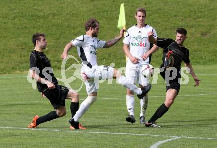 Fussball Kaerntner Liga. Koettmannsdorf gegen Voelkermarkt. Stephan Borovnik, Daniel Globotschnig, (Koettmannsdorf), Christopher Sauerschnig  (Voelkermarkt). Koettmannsdorf, am 26.5.2016.
Foto: Kuess
---
pressefotos, pressefotografie, kuess, qs, qspictures, sport, bild, bilder, bilddatenbank