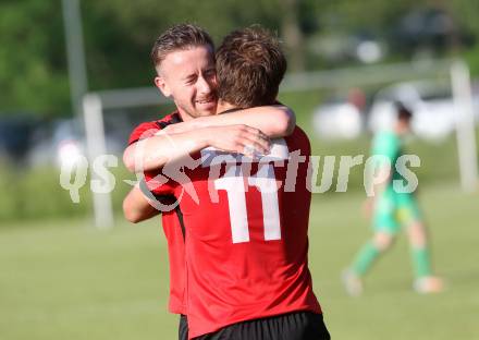 Fussball. Kaerntner Liga. Maria Saal gegen Lendorf. Torjubel Bernhard Walzl, Christof Reichmann (Maria Saal). Maria Saal, 28.5.2016.
Foto: Kuess
---
pressefotos, pressefotografie, kuess, qs, qspictures, sport, bild, bilder, bilddatenbank