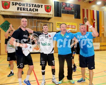 Handball Bundesliga. SC Ferlach gegen HSG Holding Graz. Jubel Risto Arnaudovski, Izudin Mujanovic, trainer Ivan Vajdl, Co-Trainer Wolfgang Wischounig (Ferlach). Ferlach, am 29.5.2016.
Foto: Kuess
---
pressefotos, pressefotografie, kuess, qs, qspictures, sport, bild, bilder, bilddatenbank