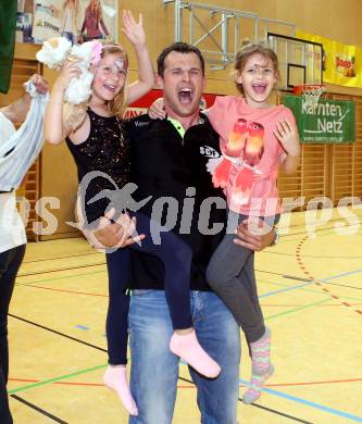 Handball Bundesliga. SC Ferlach gegen HSG Holding Graz.  Jubel Miro Barisic (Ferlach). Ferlach, am 29.5.2016.
Foto: Kuess
---
pressefotos, pressefotografie, kuess, qs, qspictures, sport, bild, bilder, bilddatenbank