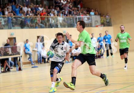 Handball Bundesliga. SC Ferlach gegen HSG Holding Graz. Mathias Rath, (Ferlach), Florian Helmut Spendier  (Graz). Ferlach, am 29.5.2016.
Foto: Kuess
---
pressefotos, pressefotografie, kuess, qs, qspictures, sport, bild, bilder, bilddatenbank