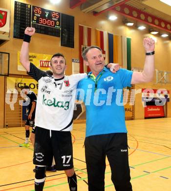 Handball Bundesliga. SC Ferlach gegen HSG Holding Graz. Jubel Izudin Mujanovic, Trainer Ivan Vajdl (Ferlach). Ferlach, am 29.5.2016.
Foto: Kuess
---
pressefotos, pressefotografie, kuess, qs, qspictures, sport, bild, bilder, bilddatenbank