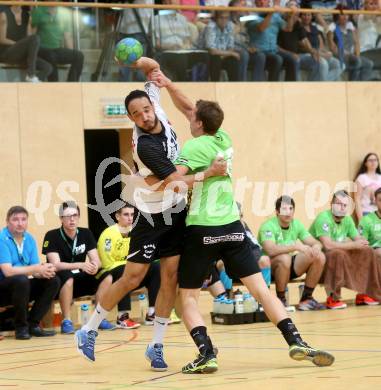 Handball Bundesliga. SC Ferlach gegen HSG Holding Graz. Anis Gatfi, (Ferlach), Florian Helmut Spendier  (Graz). Ferlach, am 29.5.2016.
Foto: Kuess
---
pressefotos, pressefotografie, kuess, qs, qspictures, sport, bild, bilder, bilddatenbank