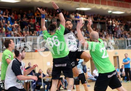 Handball Bundesliga. SC Ferlach gegen HSG Holding Graz. Anis Gatfi, (Ferlach), Goran Pajicic, Ales Pajovic  (Graz). Ferlach, am 29.5.2016.
Foto: Kuess
---
pressefotos, pressefotografie, kuess, qs, qspictures, sport, bild, bilder, bilddatenbank