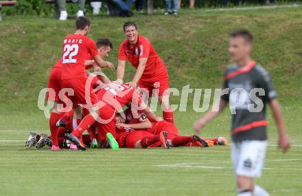 Fussball Kaerntner Liga. ATUS Ferlach gegen Feldkirchen. Torjubel Ferlach. Ferlach, am 4.6.2016.
Foto: Kuess
---
pressefotos, pressefotografie, kuess, qs, qspictures, sport, bild, bilder, bilddatenbank