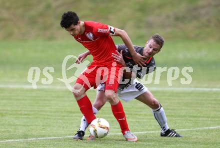 Fussball Kaerntner Liga. ATUS Ferlach gegen Feldkirchen. Lukas Jaklitsch, (Ferlach), Josef Hudelist (Feldkirchen). Ferlach, am 4.6.2016.
Foto: Kuess
---
pressefotos, pressefotografie, kuess, qs, qspictures, sport, bild, bilder, bilddatenbank