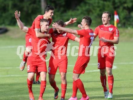 Fussball Kaerntner Liga. ATUS Ferlach gegen Feldkirchen. Torjubel Martin Posratschnig (Ferlach). Ferlach, am 4.6.2016.
Foto: Kuess
---
pressefotos, pressefotografie, kuess, qs, qspictures, sport, bild, bilder, bilddatenbank