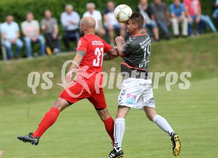 Fussball Kaerntner Liga. ATUS Ferlach gegen Feldkirchen. Stephan Mathias Stueckler,  (Ferlach), Josef Hudelist (Feldkirchen). Ferlach, am 4.6.2016.
Foto: Kuess
---
pressefotos, pressefotografie, kuess, qs, qspictures, sport, bild, bilder, bilddatenbank