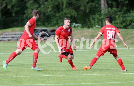 Fussball Kaerntner Liga. ATUS Ferlach gegen Feldkirchen. Torjubel Martin Posratschnig (Ferlach). Ferlach, am 4.6.2016.
Foto: Kuess
---
pressefotos, pressefotografie, kuess, qs, qspictures, sport, bild, bilder, bilddatenbank