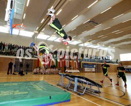 Dunking. Akrobatik Basketball Show. Dunk Kings. Villach, 28.4.2016.
Foto: Kuess
---
pressefotos, pressefotografie, kuess, qs, qspictures, sport, bild, bilder, bilddatenbank