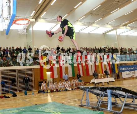 Dunking. Akrobatik Basketball Show. Dunk Kings. Villach, 28.4.2016.
Foto: Kuess
---
pressefotos, pressefotografie, kuess, qs, qspictures, sport, bild, bilder, bilddatenbank