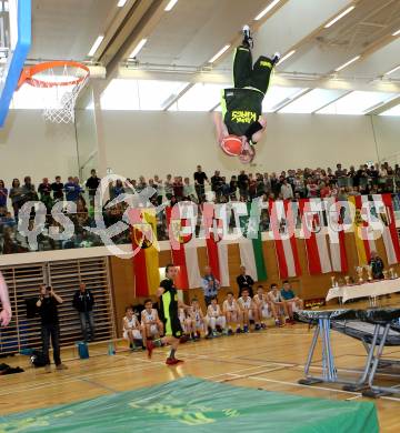 Dunking. Akrobatik Basketball Show. Dunk Kings. Villach, 28.4.2016.
Foto: Kuess
---
pressefotos, pressefotografie, kuess, qs, qspictures, sport, bild, bilder, bilddatenbank