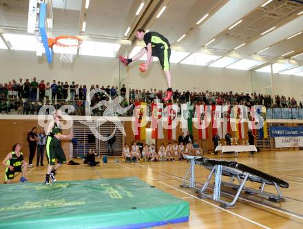 Dunking. Akrobatik Basketball Show. Dunk Kings. Villach, 28.4.2016.
Foto: Kuess
---
pressefotos, pressefotografie, kuess, qs, qspictures, sport, bild, bilder, bilddatenbank