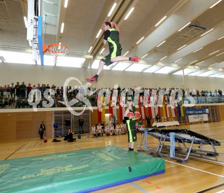 Dunking. Akrobatik Basketball Show. Dunk Kings. Villach, 28.4.2016.
Foto: Kuess
---
pressefotos, pressefotografie, kuess, qs, qspictures, sport, bild, bilder, bilddatenbank