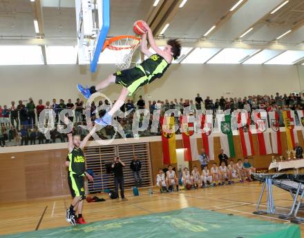 Dunking. Akrobatik Basketball Show. Dunk Kings. Villach, 28.4.2016.
Foto: Kuess
---
pressefotos, pressefotografie, kuess, qs, qspictures, sport, bild, bilder, bilddatenbank