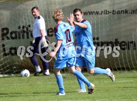 Fussball Unterliga Ost. Woelfnitz gegen Ludmannsdorf. Torjubel Guenther Zussner, David Tamegger (Woelfnitz). Woelfnitz, am 28.5.2016.
Foto: Kuess
---
pressefotos, pressefotografie, kuess, qs, qspictures, sport, bild, bilder, bilddatenbank