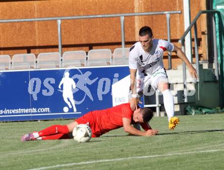 Fussball. Kaerntner Liga. SAK gegen Atus Ferlach. Tadej Zagar-Knez (SAK), Dominik Mak (Ferlach). Klagenfurt, 10.6.2016.
Foto: Kuess 
---
pressefotos, pressefotografie, kuess, qs, qspictures, sport, bild, bilder, bilddatenbank