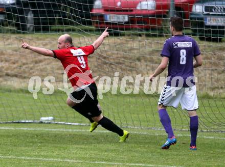 Fussball Kaerntner Liga. Maria Saal gegen Globasnitz. Torjubel Daniel Barrazutti (Maria Saal). Maria Saal, am 11.6.2016.
Foto: Kuess
---
pressefotos, pressefotografie, kuess, qs, qspictures, sport, bild, bilder, bilddatenbank