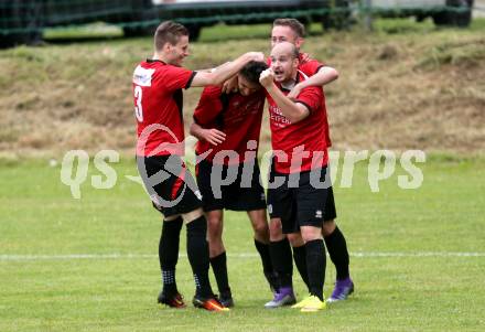 Fussball Kaerntner Liga. Maria Saal gegen Globasnitz. Torjubel Daniel Barrazutti, Naim Bejaoui (Maria Saal). Maria Saal, am 11.6.2016.
Foto: Kuess
---
pressefotos, pressefotografie, kuess, qs, qspictures, sport, bild, bilder, bilddatenbank