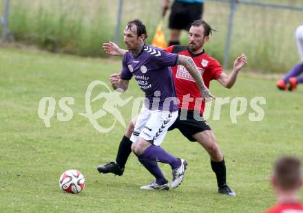 Fussball Kaerntner Liga. Maria Saal gegen Globasnitz. Roland Krenn,  (Maria Saal), Rok Pavlicic (Globasnitz). Maria Saal, am 11.6.2016.
Foto: Kuess
---
pressefotos, pressefotografie, kuess, qs, qspictures, sport, bild, bilder, bilddatenbank