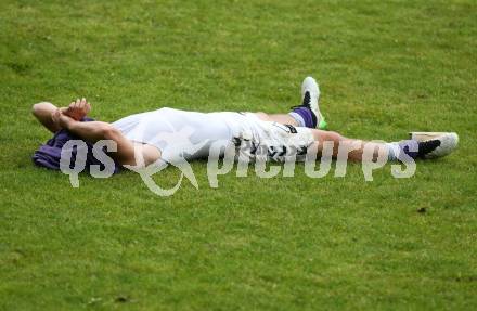 Fussball Kaerntner Liga. Maria Saal gegen Globasnitz. enttaeuschter Spieler  (Globasnitz). Maria Saal, am 11.6.2016.
Foto: Kuess
---
pressefotos, pressefotografie, kuess, qs, qspictures, sport, bild, bilder, bilddatenbank