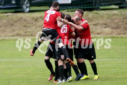 Fussball Kaerntner Liga. Maria Saal gegen Globasnitz. Torjubel Daniel Barrazutti, Naim Bejaoui (Maria Saal). Maria Saal, am 11.6.2016.
Foto: Kuess
---
pressefotos, pressefotografie, kuess, qs, qspictures, sport, bild, bilder, bilddatenbank