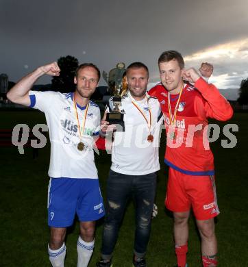 Fussball KFV Cup. Finale. St. Jakob im Rosental gegen Treibach. Kapitaen Arno Kozelsky, Trainer Georg Harding, Rene Obmann  (Treibach). St. Jakob, am 15.6.2016.
Foto: Kuess
---
pressefotos, pressefotografie, kuess, qs, qspictures, sport, bild, bilder, bilddatenbank