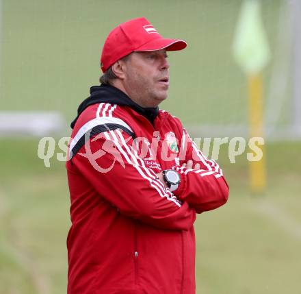 Fussball Unterliga Ost. POggersdorf gegen St. Michael/Bleiburg. Trainer Karl Sommerauer (St. Michael). Poggersdorf, am 19.6.2016.
Foto: Kuess
---
pressefotos, pressefotografie, kuess, qs, qspictures, sport, bild, bilder, bilddatenbank