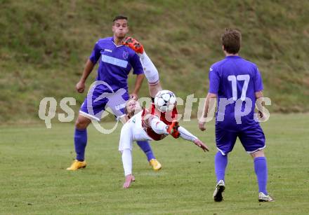 Fussball Unterliga Ost. POggersdorf gegen St. Michael/Bleiburg. Andreas Karpf, Gerhard Krumpl, (Poggersdorf), Georg Woschitz  (St. Michael). Poggersdorf, am 19.6.2016.
Foto: Kuess
---
pressefotos, pressefotografie, kuess, qs, qspictures, sport, bild, bilder, bilddatenbank