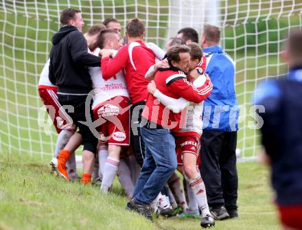 Fussball Unterliga Ost. POggersdorf gegen St. Michael/Bleiburg. Torjubel St. Michael. Poggersdorf, am 19.6.2016.
Foto: Kuess
---
pressefotos, pressefotografie, kuess, qs, qspictures, sport, bild, bilder, bilddatenbank