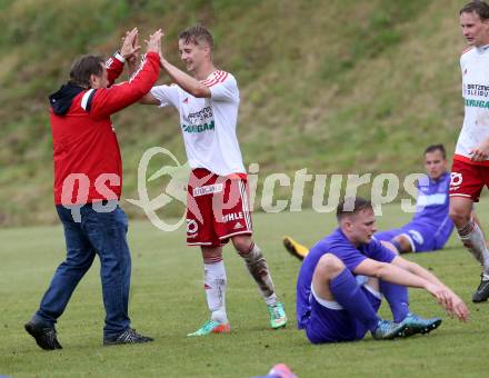 Fussball Unterliga Ost. POggersdorf gegen St. Michael/Bleiburg. Jubel Trainer Karl Sommerauer, (St. Michael). Poggersdorf, am 19.6.2016.
Foto: Kuess
---
pressefotos, pressefotografie, kuess, qs, qspictures, sport, bild, bilder, bilddatenbank