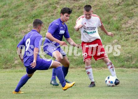 Fussball Unterliga Ost. POggersdorf gegen St. Michael/Bleiburg. Andreas Karpf, Maximilian Jordan,  (Poggersdorf),  Christian Ragger (St. Michael). Poggersdorf, am 19.6.2016.
Foto: Kuess
---
pressefotos, pressefotografie, kuess, qs, qspictures, sport, bild, bilder, bilddatenbank