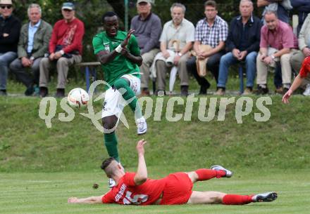 Fussball OEFB Cup. 1. Runde. ATUS Ferlach gegen Austria Lustenau. Martin Posratschnig,  (Ferlach),  Raphael Dwamena (Lustenau). Ferlach, am 16.7.2016.
Foto: Kuess
---
pressefotos, pressefotografie, kuess, qs, qspictures, sport, bild, bilder, bilddatenbank